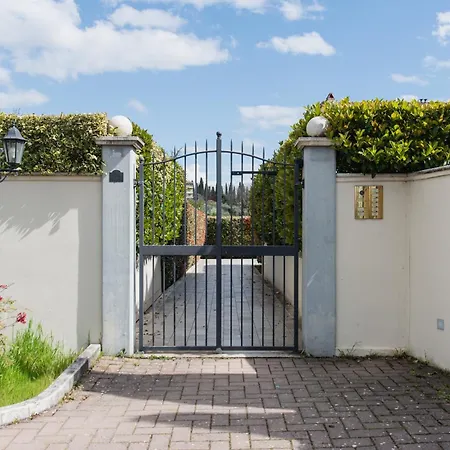 Apartment Smart Di Design Con Garage Privato - Italywego